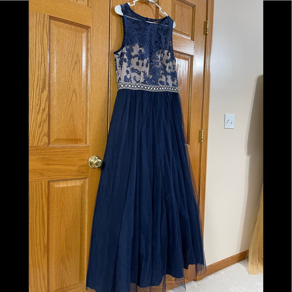 Women’s Formal Dress Size 16 Ignite Embroidered Embellished Prom Evening Gown - Picture 6 of 7